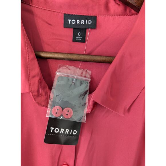 Torrid Madison Satin Button-Up Long Sleeve Shirt in Holly Berry Womens Large New - Picture 4 of 9